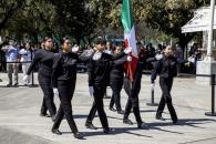 Hacen honores al lábaro patrio Hacen honores al lábaro patrio