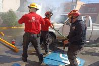 Arde camioneta en estacionamiento de tienda Arde camioneta en estacionamiento de tienda