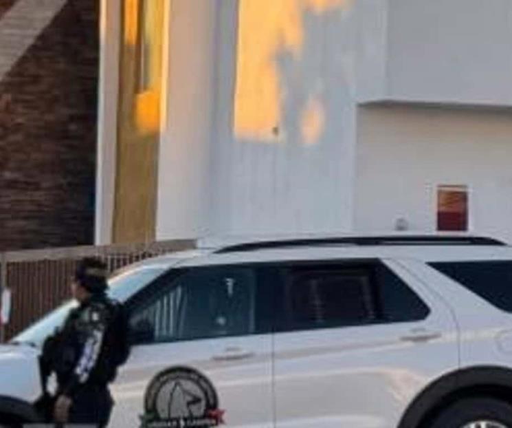 Decomisan tras cateo drogas y armas