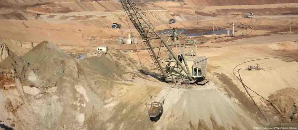 Acuerda Ucrania con EU compartir minerales raros