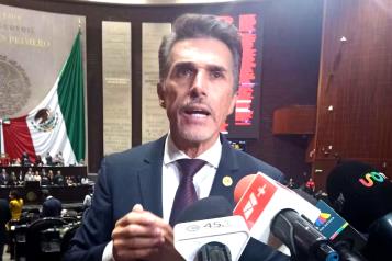 Aclara Sergio Mayer su relaci&oacute;n con abogado ligado con Zambada