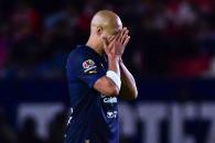 Chicharito anota, pero cae Chivas