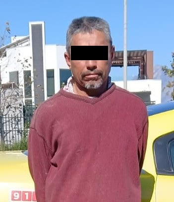 A bordo de un camión urbano, un hombre fue detenido por oficiales de la Policía de Monterrey, por presuntamente realizar tocamientos a una menor de 15 años de edad, en la Colonia Puerta de Hierro.