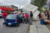Choca contra puesto de tacos Choca contra puesto de tacos