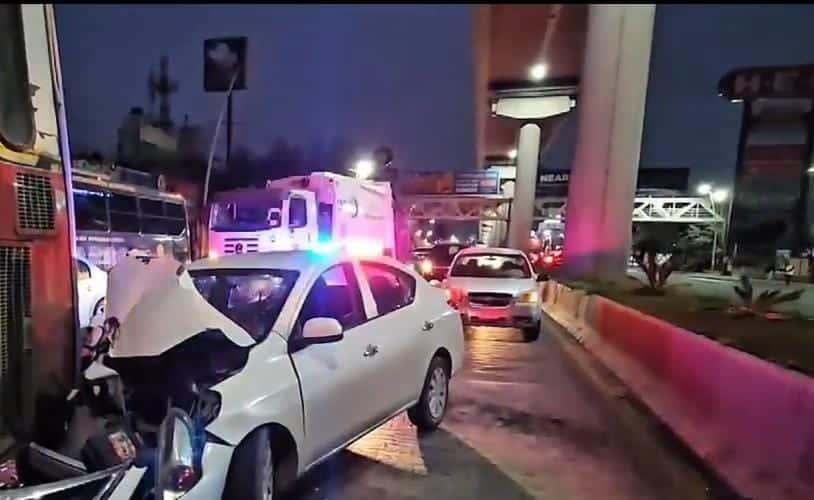 Impacta auto contra camión