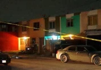 Una mujer fue ejecutada en calles de la Colonia Villas del Jaral por dos hombres que viajaban en una motocicleta, esta madrugada en el municipio de El Carmen.