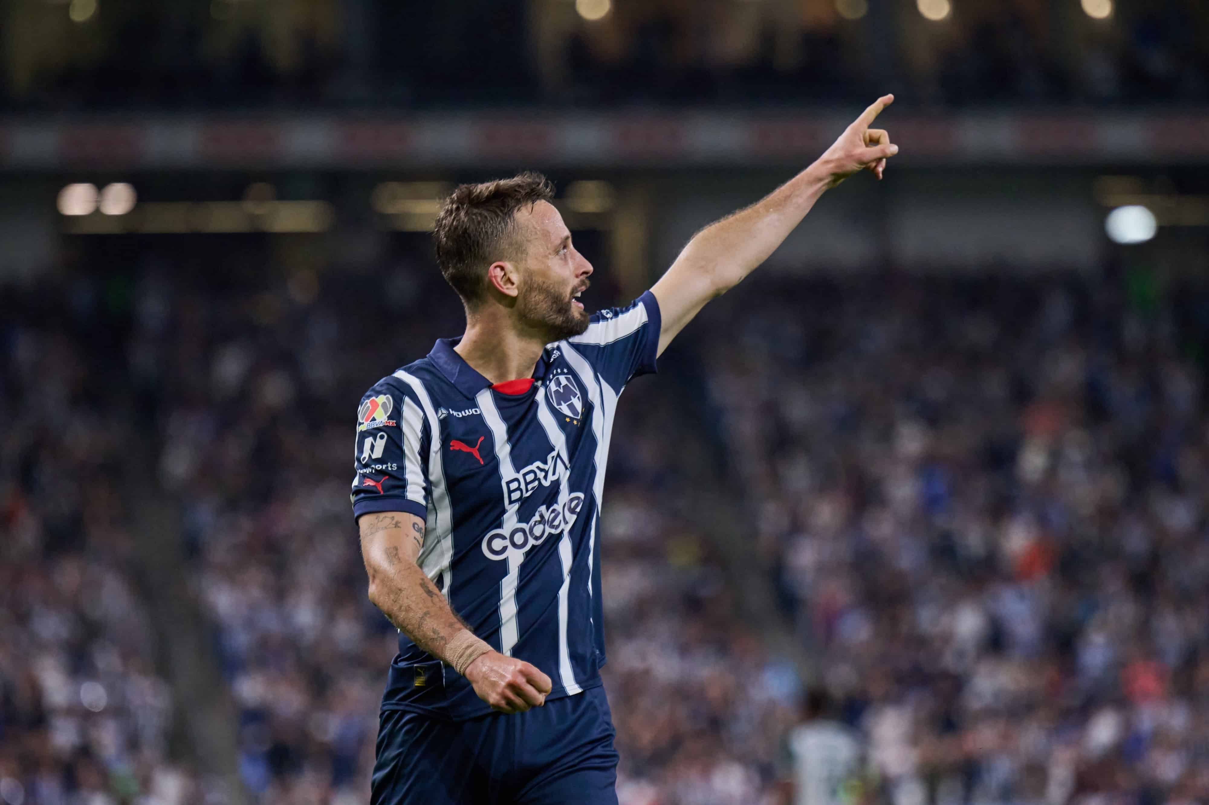Sergio Canales hace el tercero.