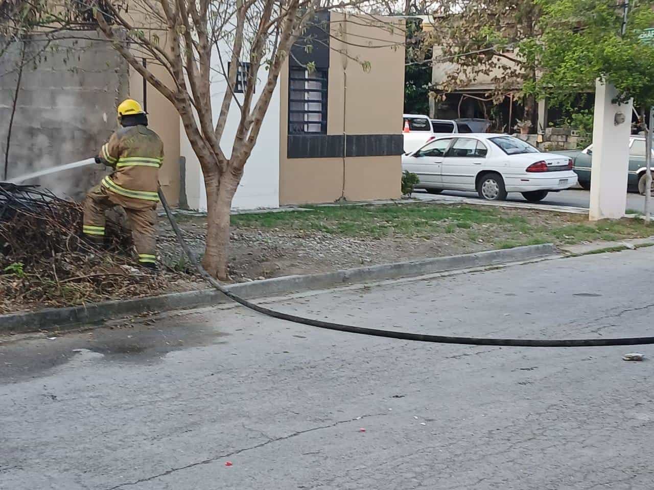 Una intensa movilización de los puestos de socorro, se registró en el municipio de Linares, al reportarse un incendio en un predio baldío, que amenazaba con extenderse hacia la zona habitada.
