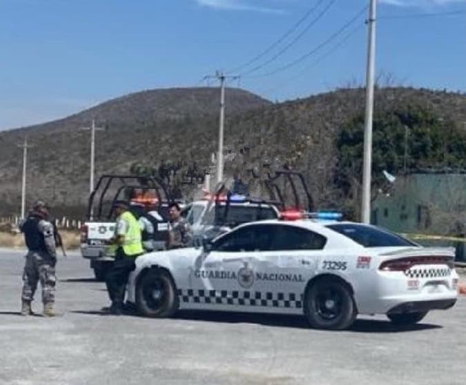 La ola de violencia no da tregua a las autoridades, ahora fue en el municipio de Galeana, donde fue abandonado el cuerpo de un hombre sin vida envuelto en una cobija.
