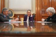 Sheinbaum comparte con Boric posturas para defender democracia Sheinbaum comparte con Boric posturas para defender democracia