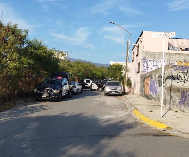 Abandonan a secuestrada en baldío