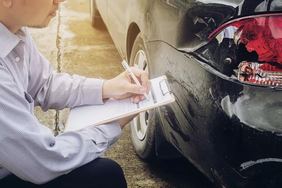 Escasez de autopartes dispara costos de seguros en México