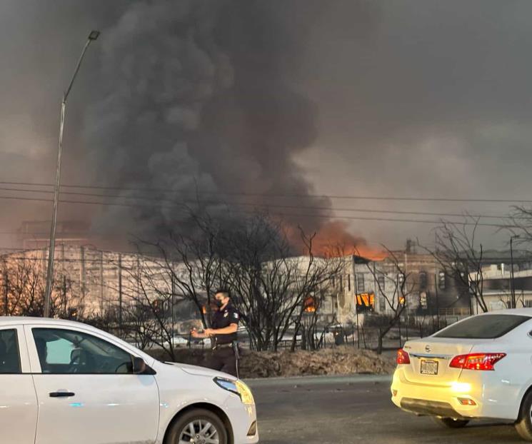 Sigue combate al fuego en el Cerro del Topo Chico