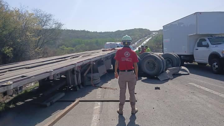 Caen rollos de acero de tráiler