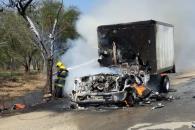 Arde camioneta en Montemorelos Arde camioneta en Montemorelos