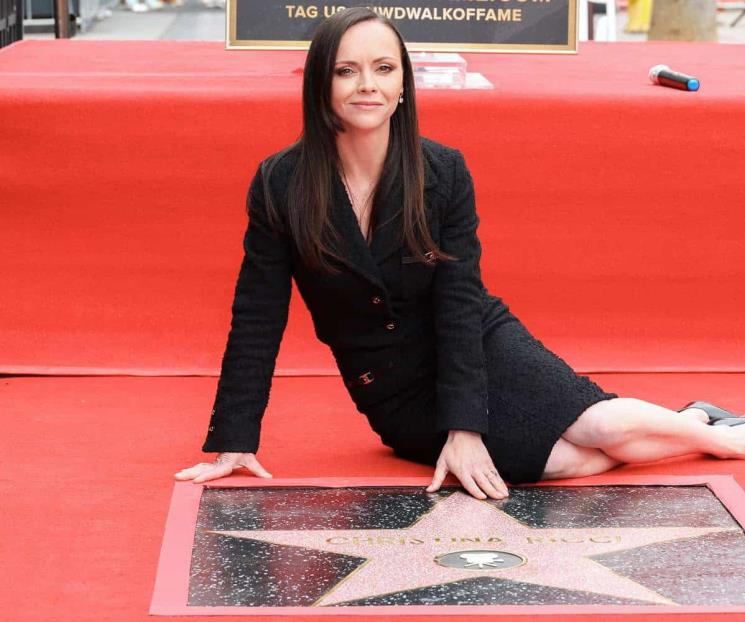 Recibe Christina Ricci estrella en Paseo de la Fama de Hollywood