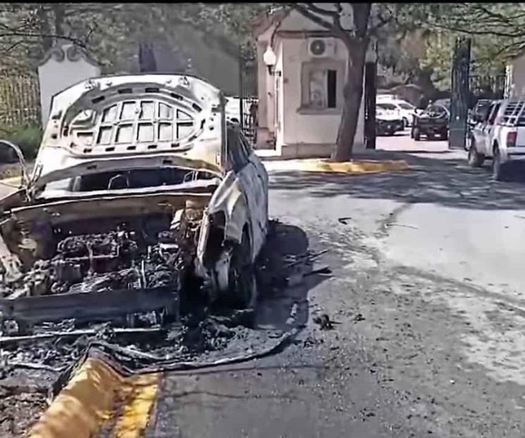 Acaba fuego con camioneta en San Pedro