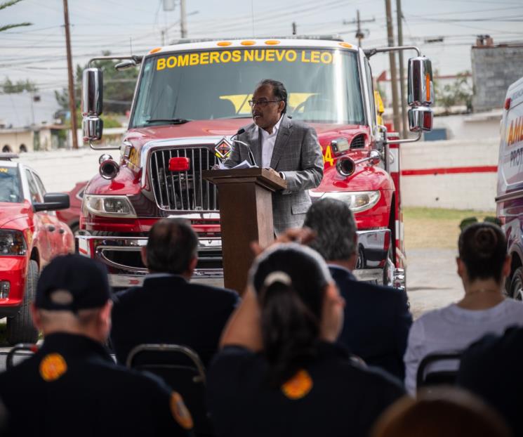 Entrega Escobedo reconocimientos a elementos de PC y Bomberos