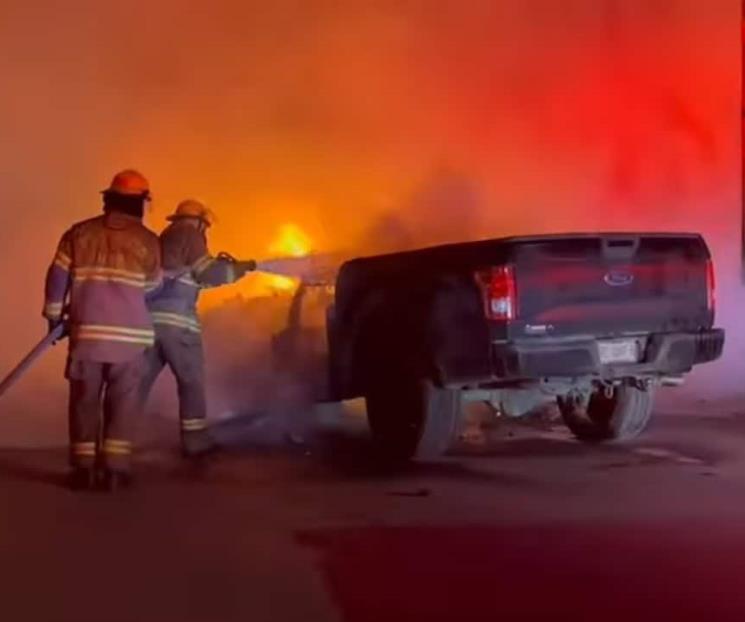 Se incendia camioneta en Linares