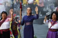 8M: Mujeres indígenas entregan bastón de mando a Sheinbaum 8M: Mujeres indígenas entregan bastón de mando a Sheinbaum