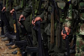 Secuestra la FARC 29 agentes tras operación militar en Colombia