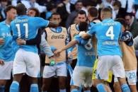 Gana el Napoli y se pone a un punto del Inter en la Serie A Gana el Napoli y se pone a un punto del Inter en la Serie A