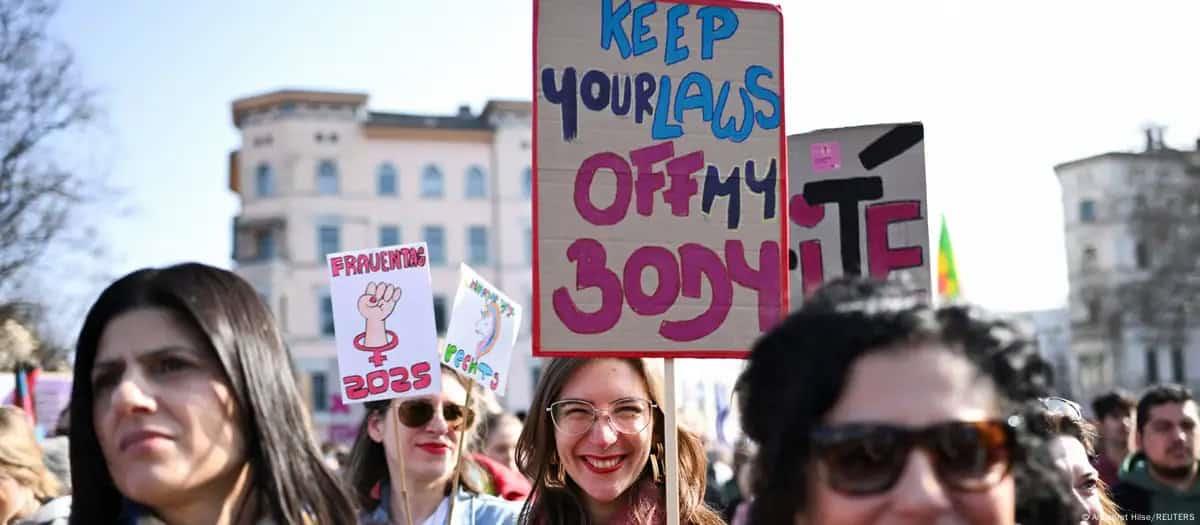 Piden a la UE defender los derechos de las mujeres