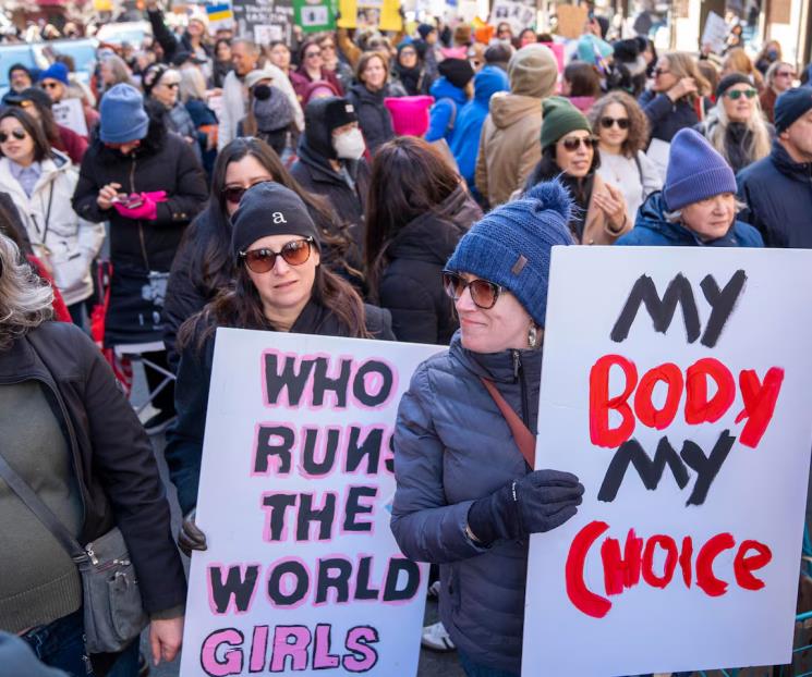 Consignas contra Trump dominan las manifestaciones del 8M en EU