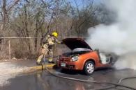 Arde auto en Linares Arde auto en Linares