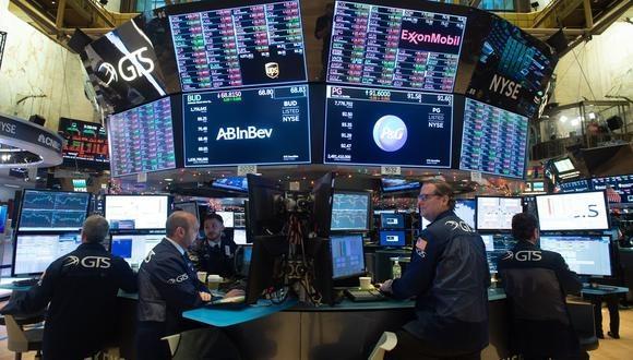 Amplía Wall Street caída ante alza de aranceles a Canadá 