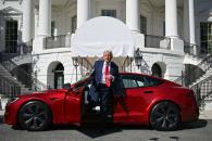 Anuncia Trump compra de Tesla Anuncia Trump compra de Tesla
