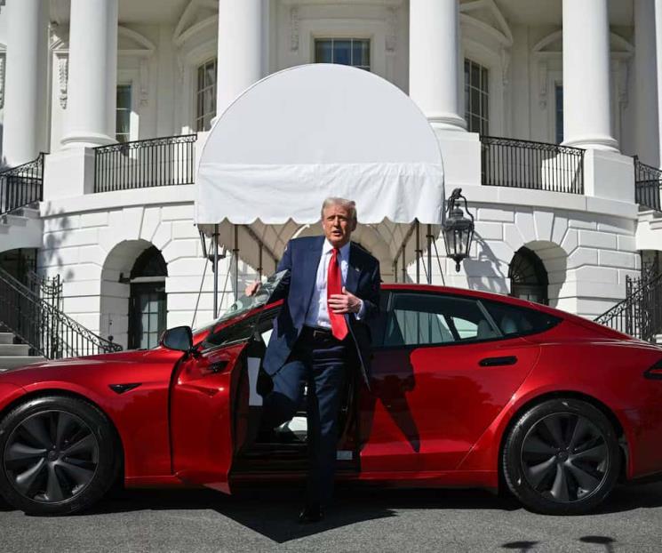 Anuncia Trump compra de Tesla