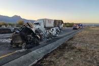 Muere trailero calcinado al impactar su unidad en Salinas Victoria Muere trailero calcinado al impactar su unidad en Salinas Victoria