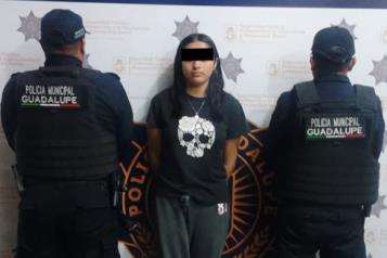 Agrede a su mamá; la detienen