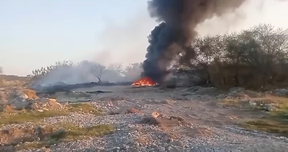 Prende fuego a llantas