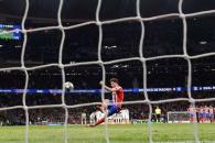 Revisará la UEFA regla del doble toque Revisará la UEFA regla del doble toque