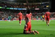 Necaxa vence con 10 hombres al líder León 