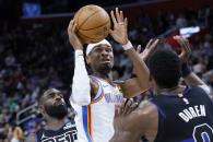 Anota Gilgeous 48 puntos