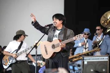 Sorprende Vive Latino 2025 con Macario Mart&iacute;nez