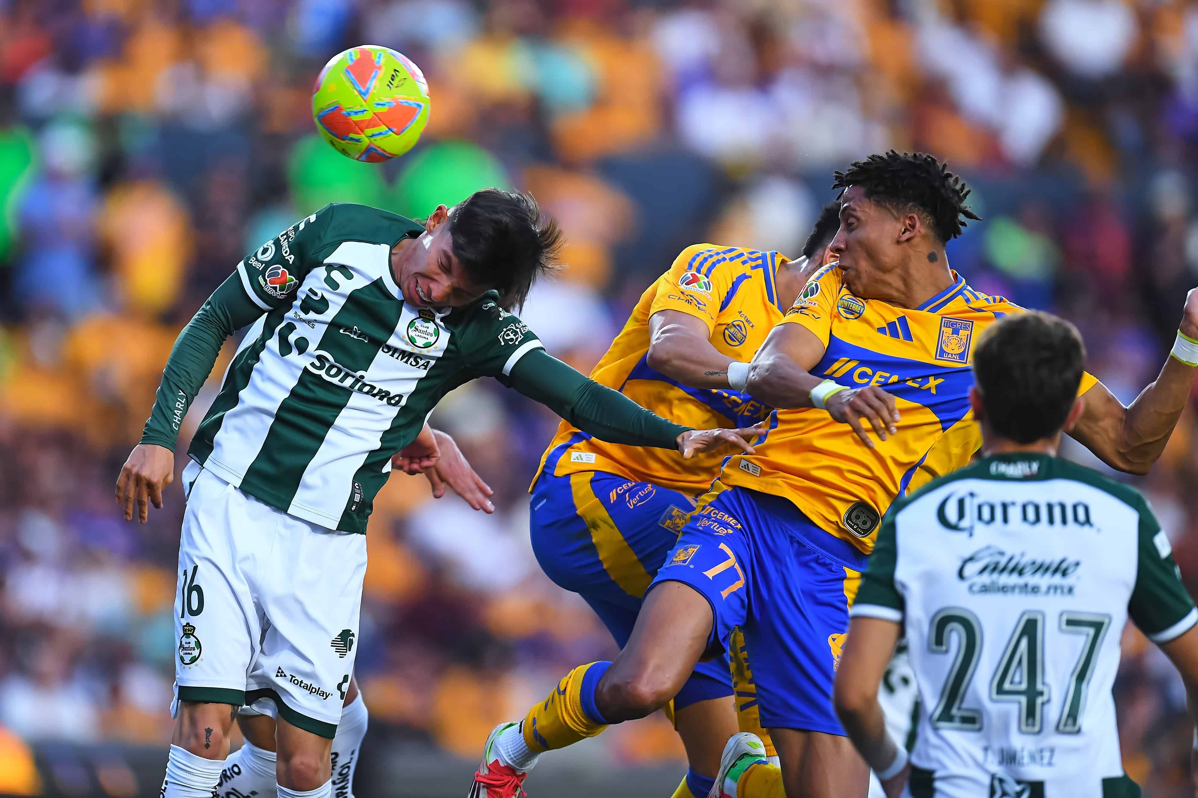 Santos comete otro autogol y da ventaja a Tigres de 3-0.