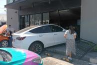 Mete carro a cafetería