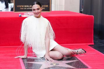 Gal Gadot recibe estrella en Hollywood con protestas propalestina
