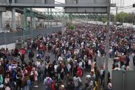 Integrantes de CNTE bloquean acceso a la Terminal 1 y 2 del AICM Integrantes de CNTE bloquean acceso a la Terminal 1 y 2 del AICM