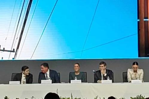 Sostiene Claudia Sheinbaum reunión en evento de Caintra en NL