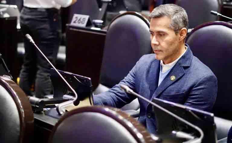 Avalan Diputados  licencia a Carlos Alberto Ulloa