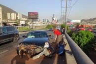 Impacta auto contra muro