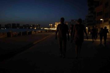 Afecta apag&oacute;n masivo a miles de personas en Canc&uacute;n y municipios