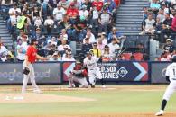 Se llevan Red Sox de Boston dos victorias ante Sultanes Se llevan Red Sox de Boston dos victorias ante Sultanes