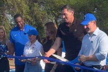 Inaugura Nájera cancha de baloncesto en Monterrey