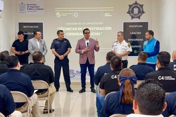 Capacitan a policías de Santa Catarina
